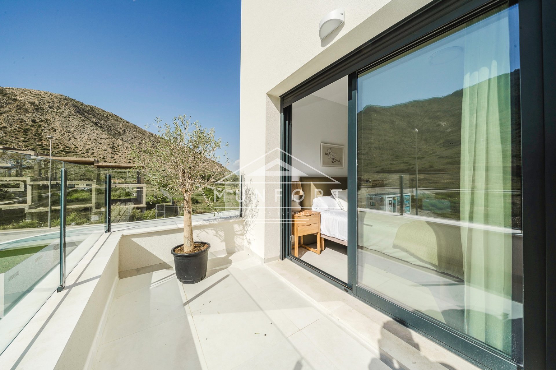 Obra nueva - Casas Adosadas -
Cox
