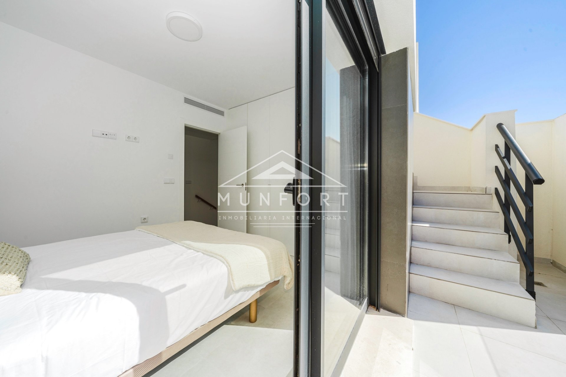 Obra nueva - Casas Adosadas -
Cox