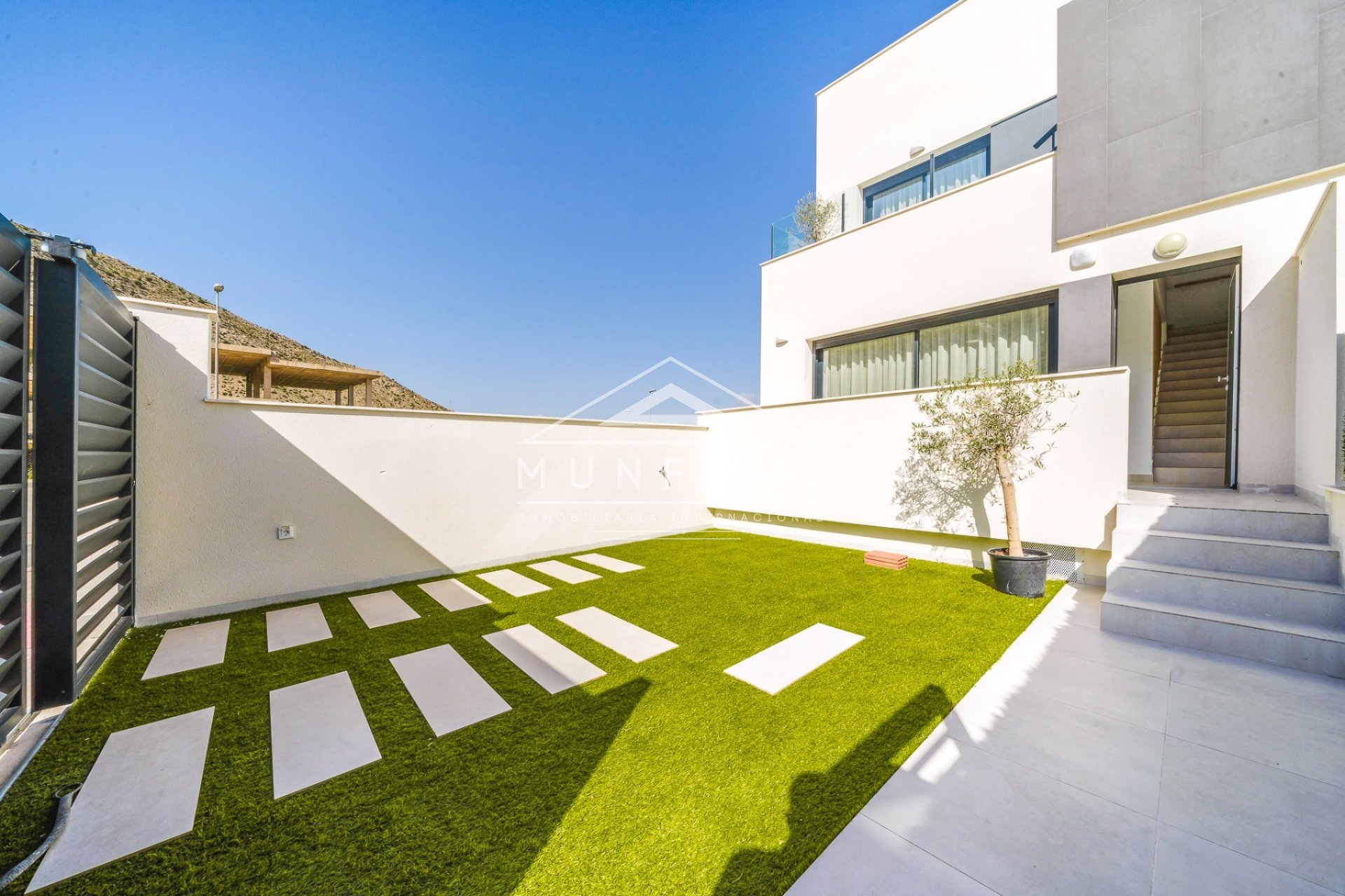 Obra nueva - Casas Adosadas -
Cox