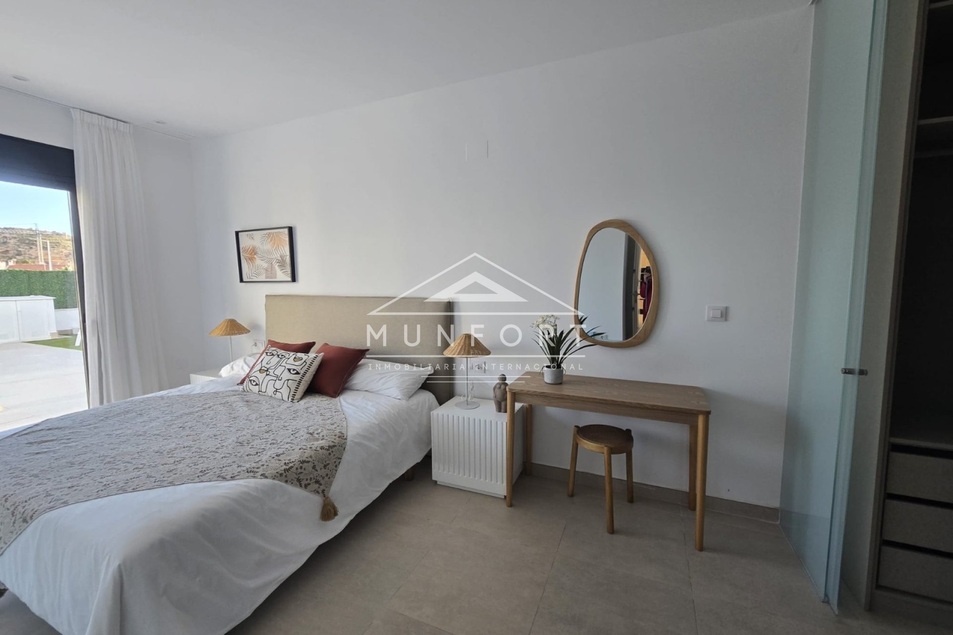 Obra nueva - Villas -
Almería