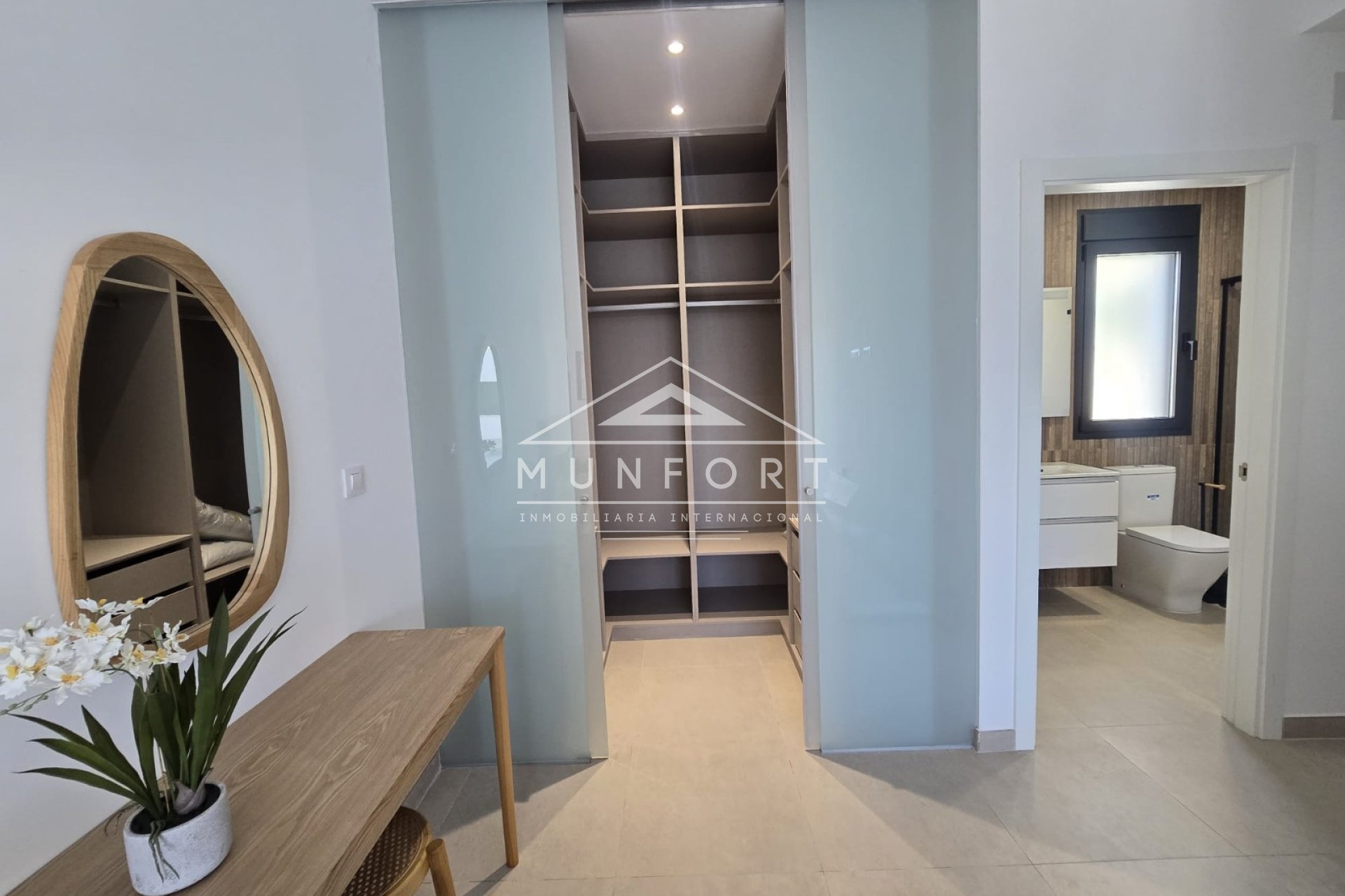 Obra nueva - Villas -
Almería