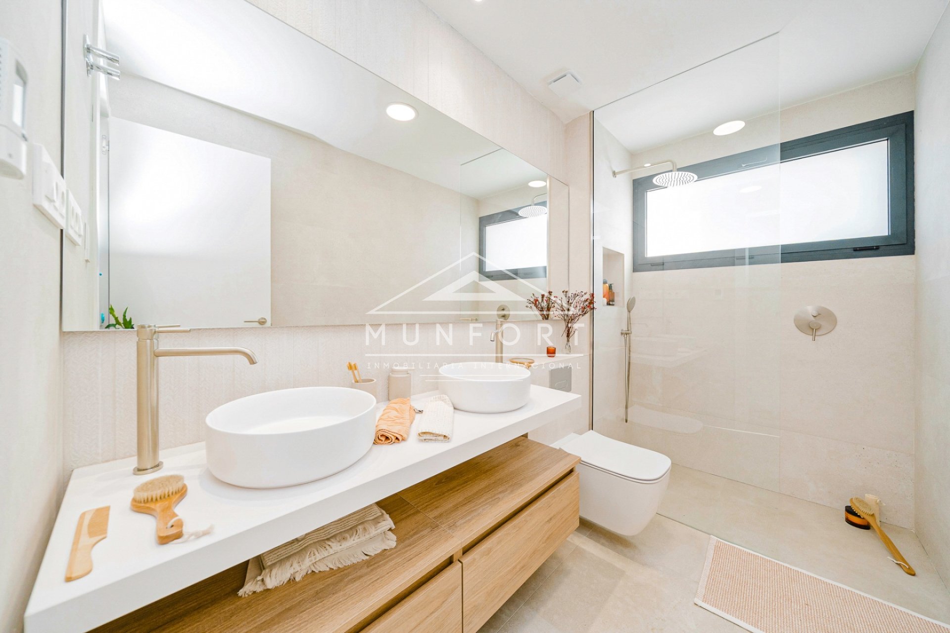 Obra nueva - Villas -
Baños y mendigo - Baños y Mendigo