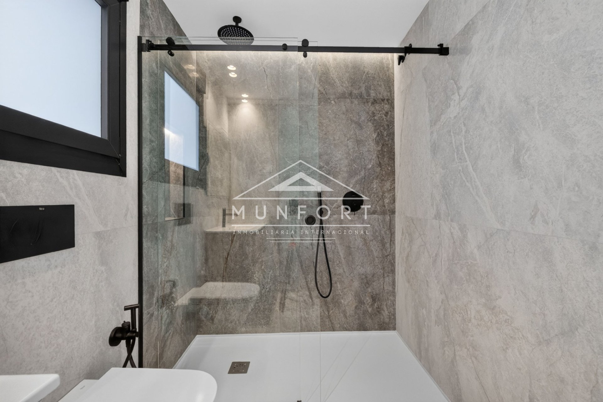 Obra nueva - Villas -
Torrevieja