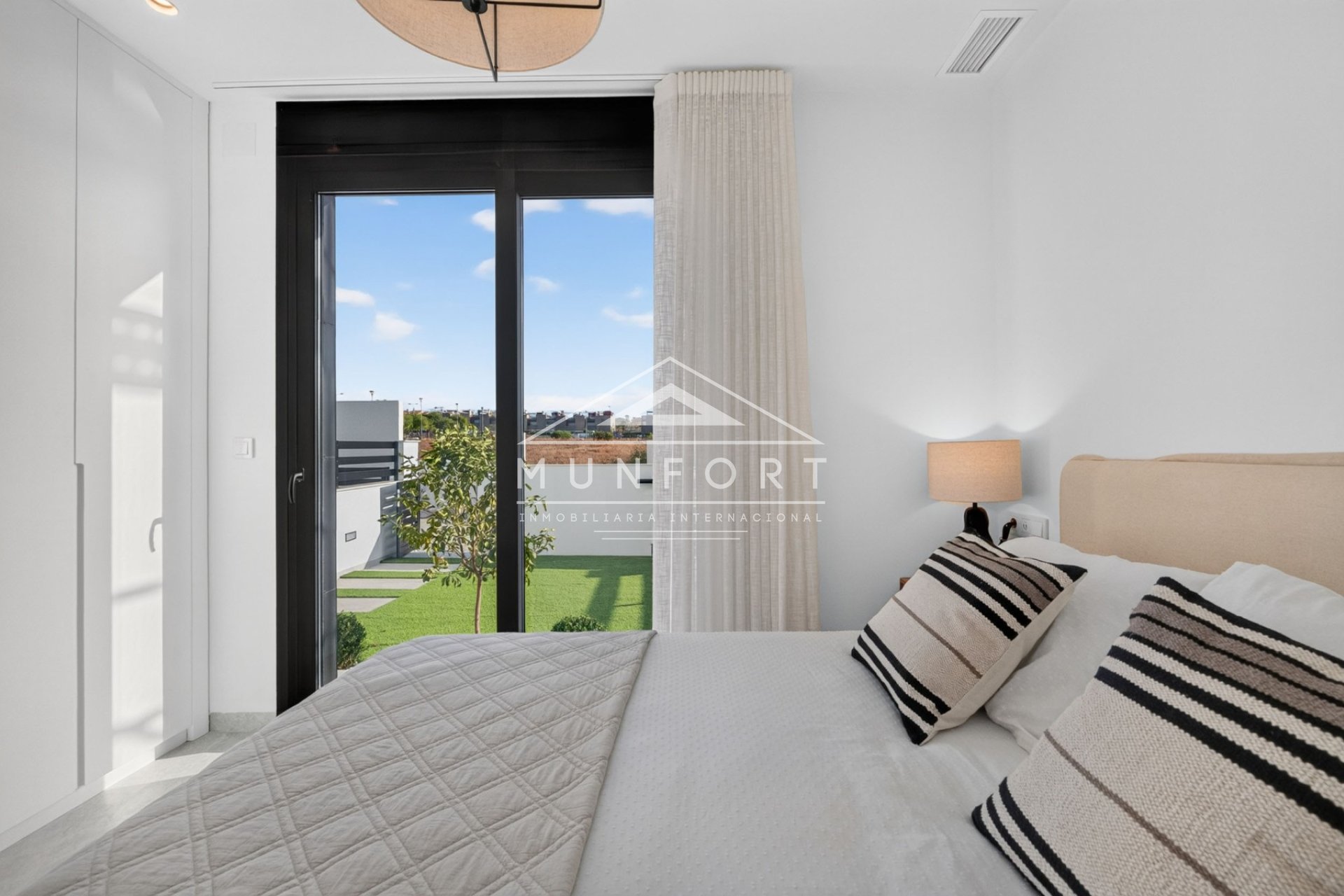 Obra nueva - Villas -
Torrevieja