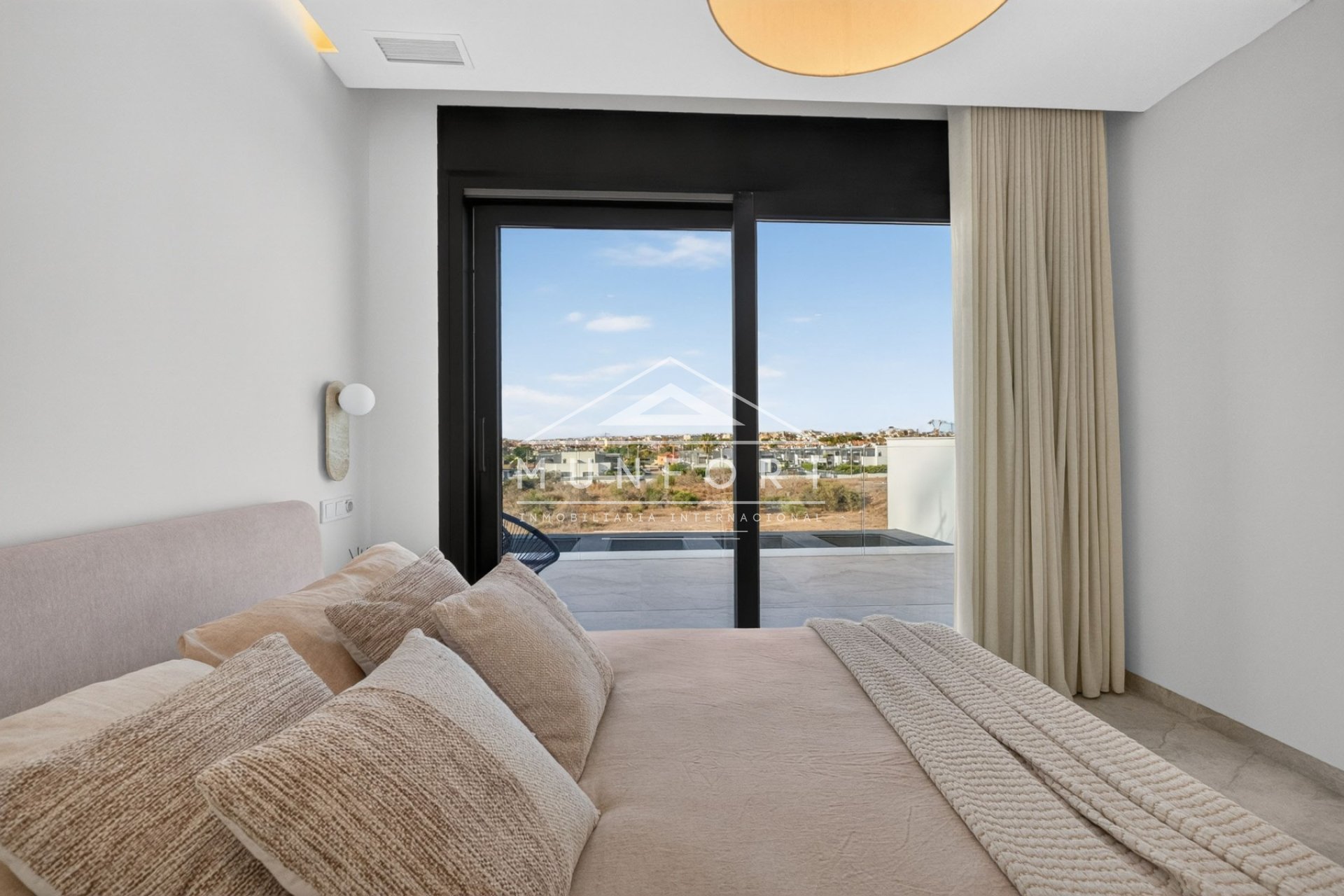 Obra nueva - Villas -
Torrevieja