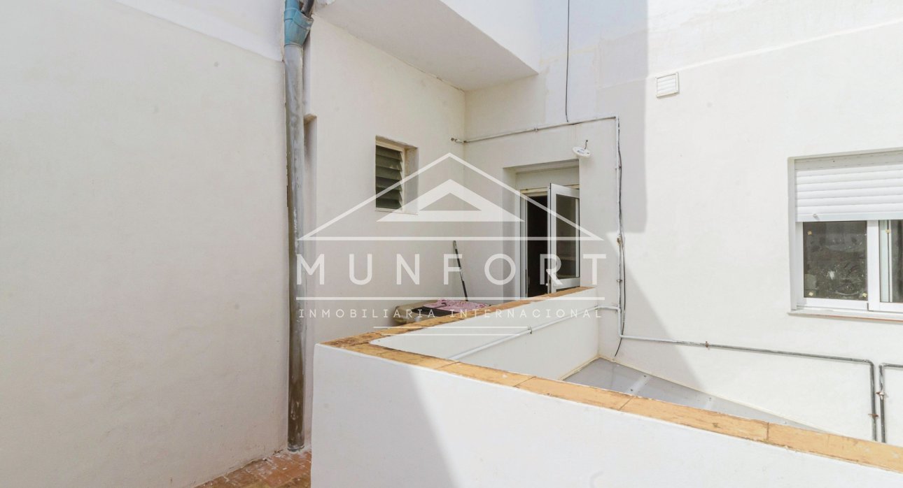 Resale - Apartments -
Los Nietos