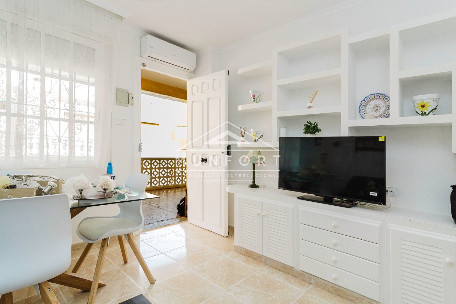 Resale - Apartments -
Los Nietos