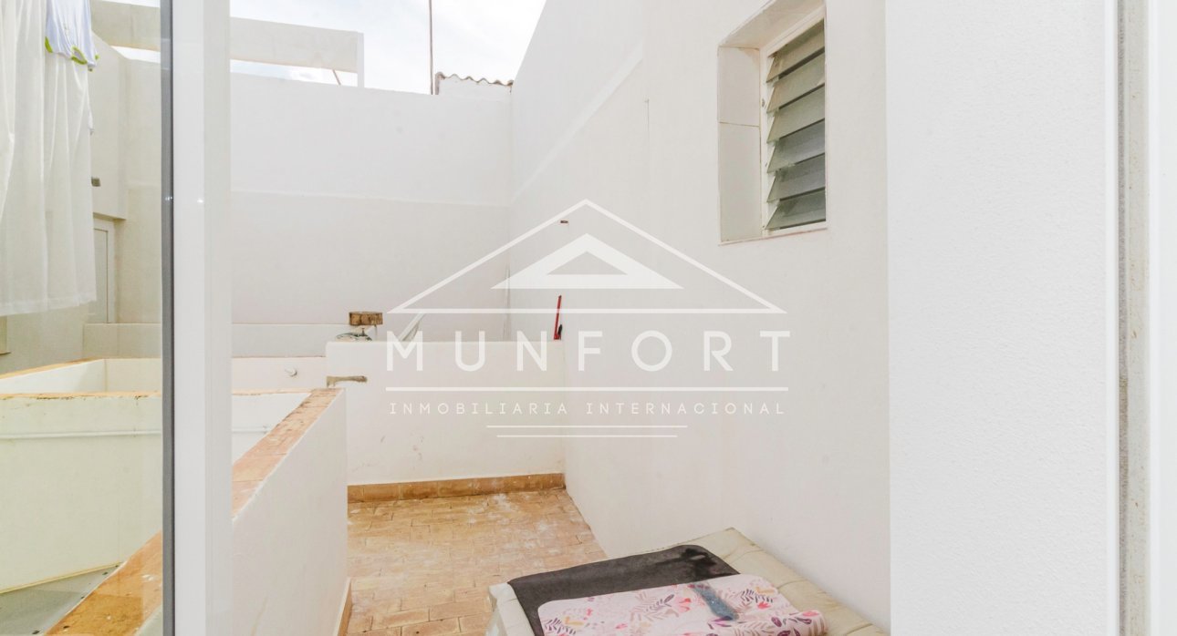 Resale - Apartments -
Los Nietos