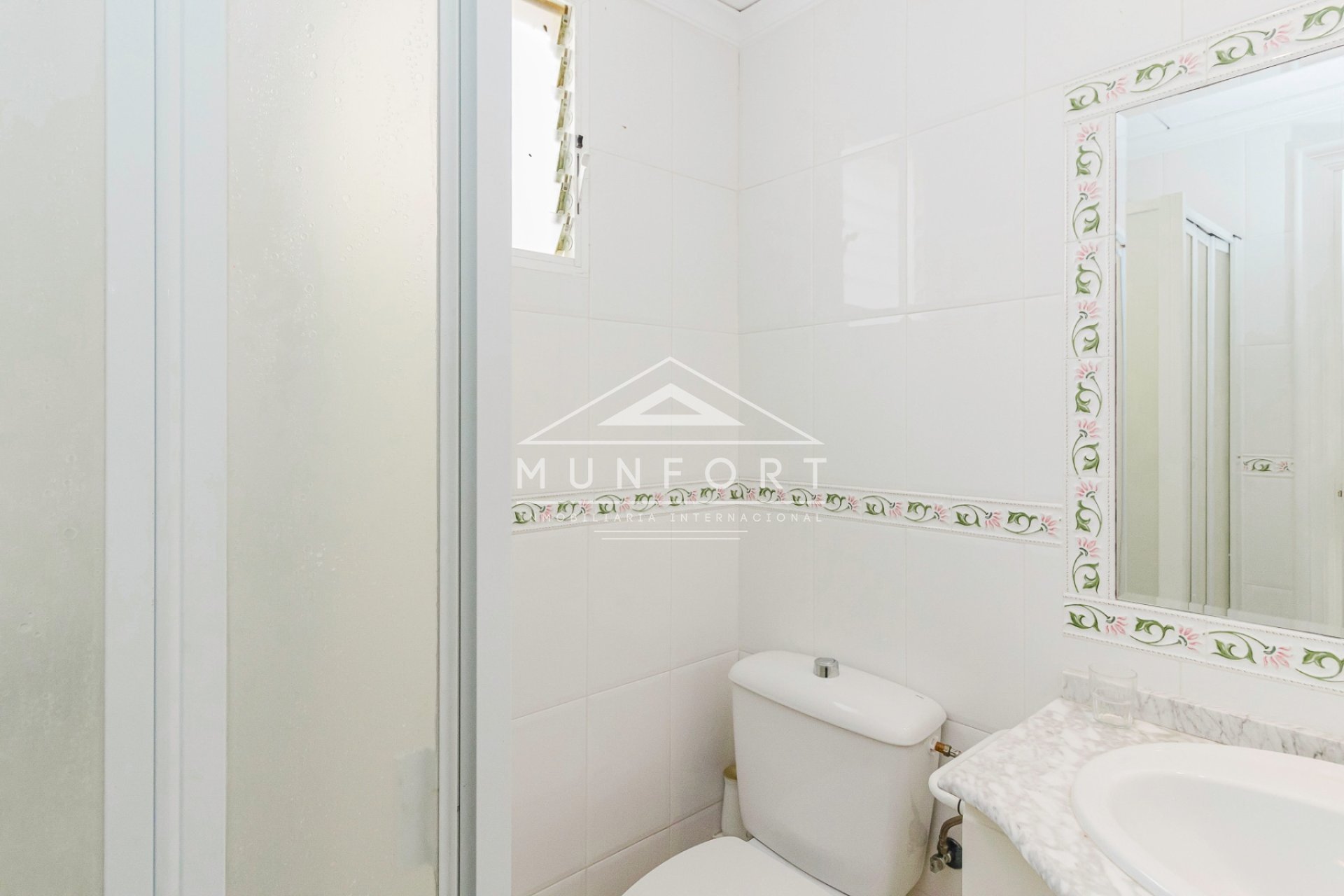 Resale - Apartments -
Los Nietos