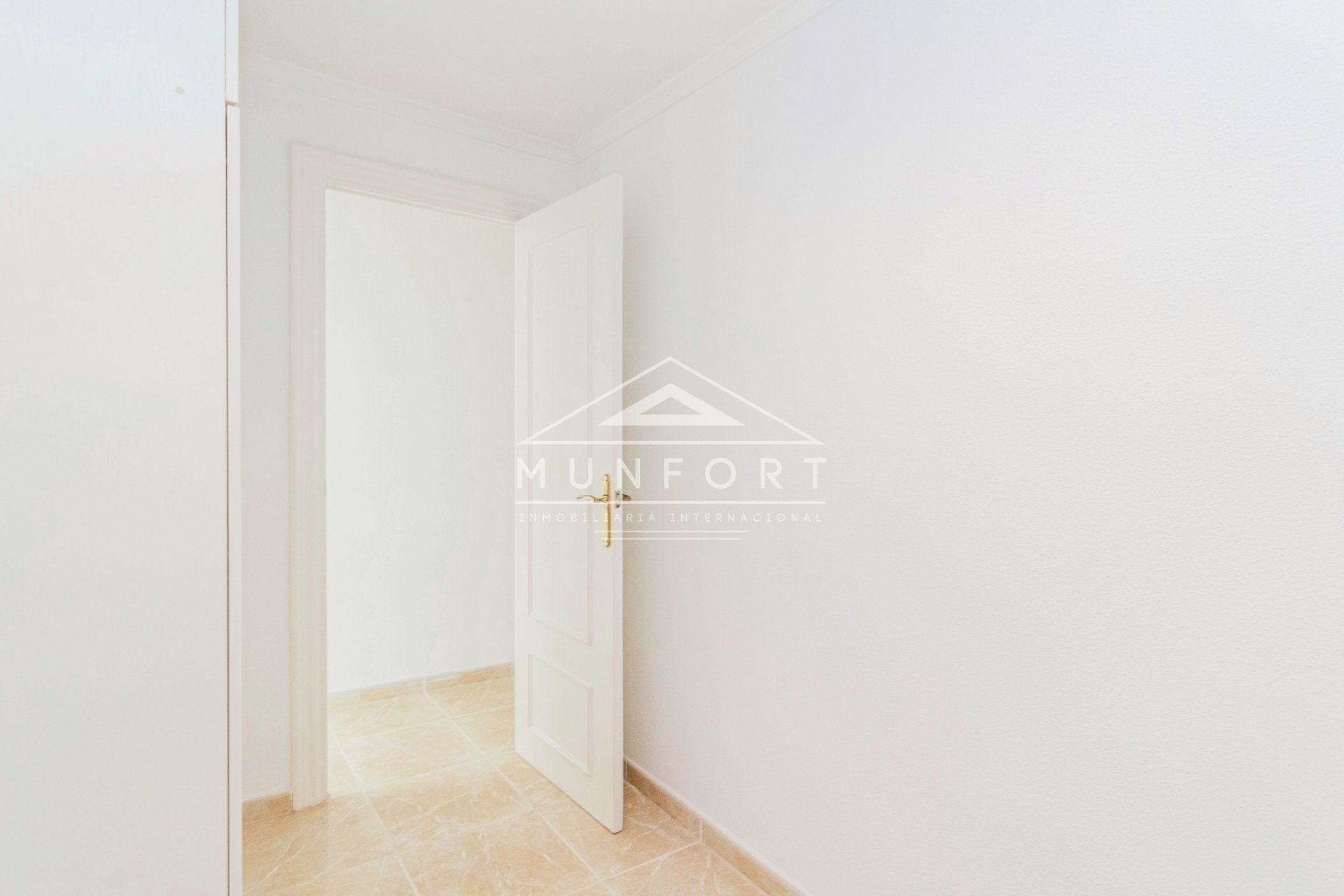 Resale - Apartments -
Los Nietos