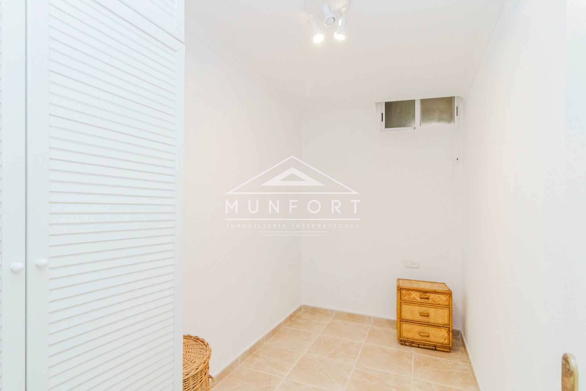 Resale - Apartments -
Los Nietos