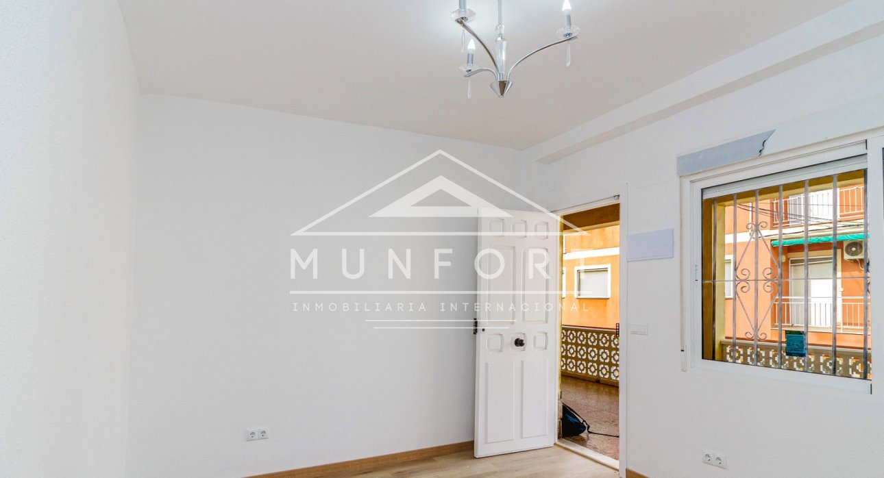 Resale - Apartments -
Los Nietos