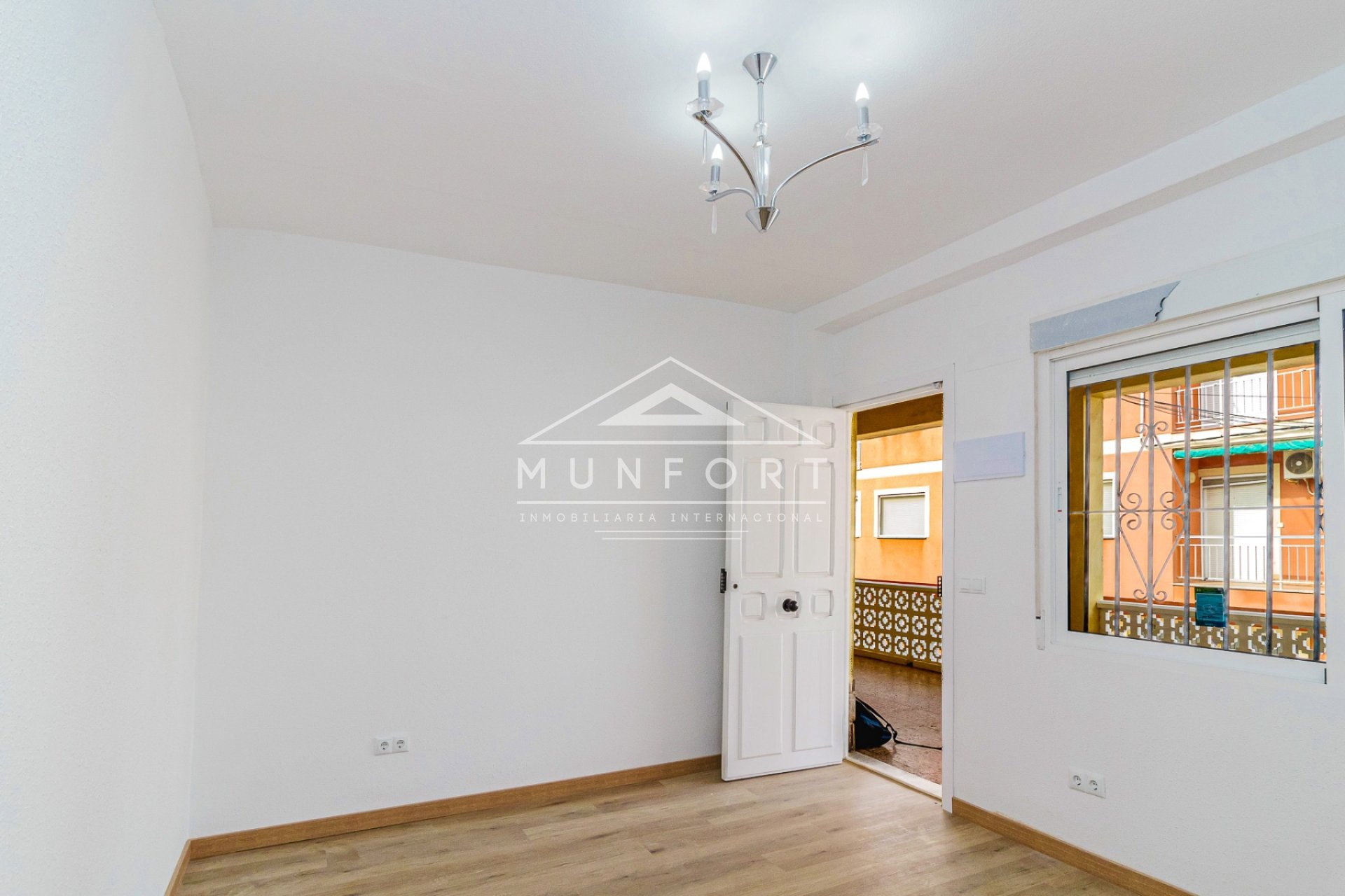 Resale - Apartments -
Los Nietos