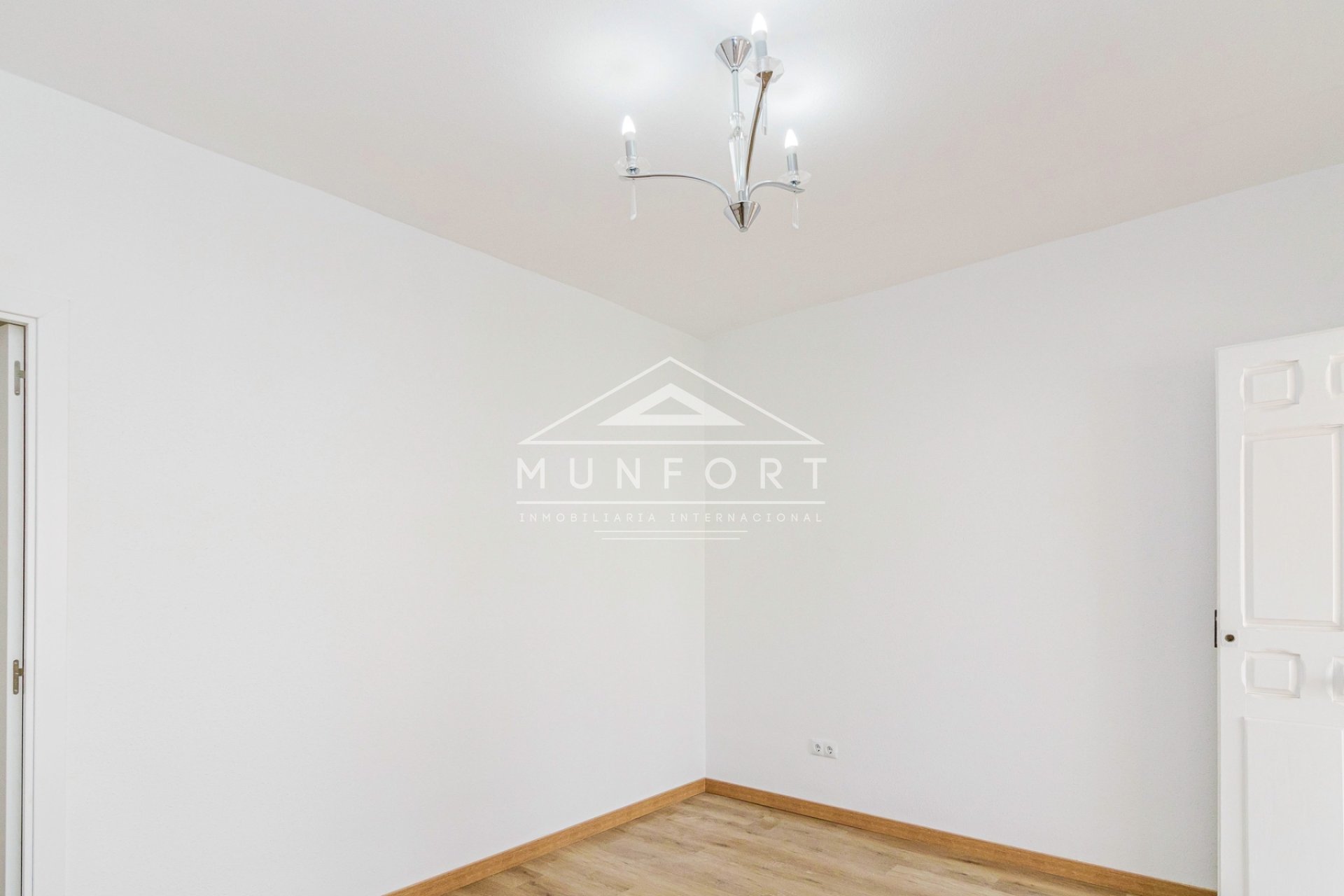 Resale - Apartments -
Los Nietos