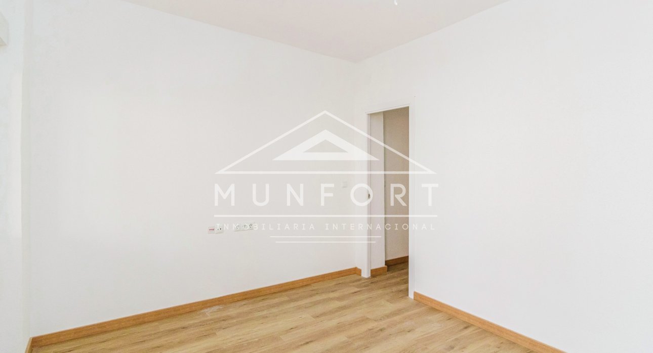 Resale - Apartments -
Los Nietos