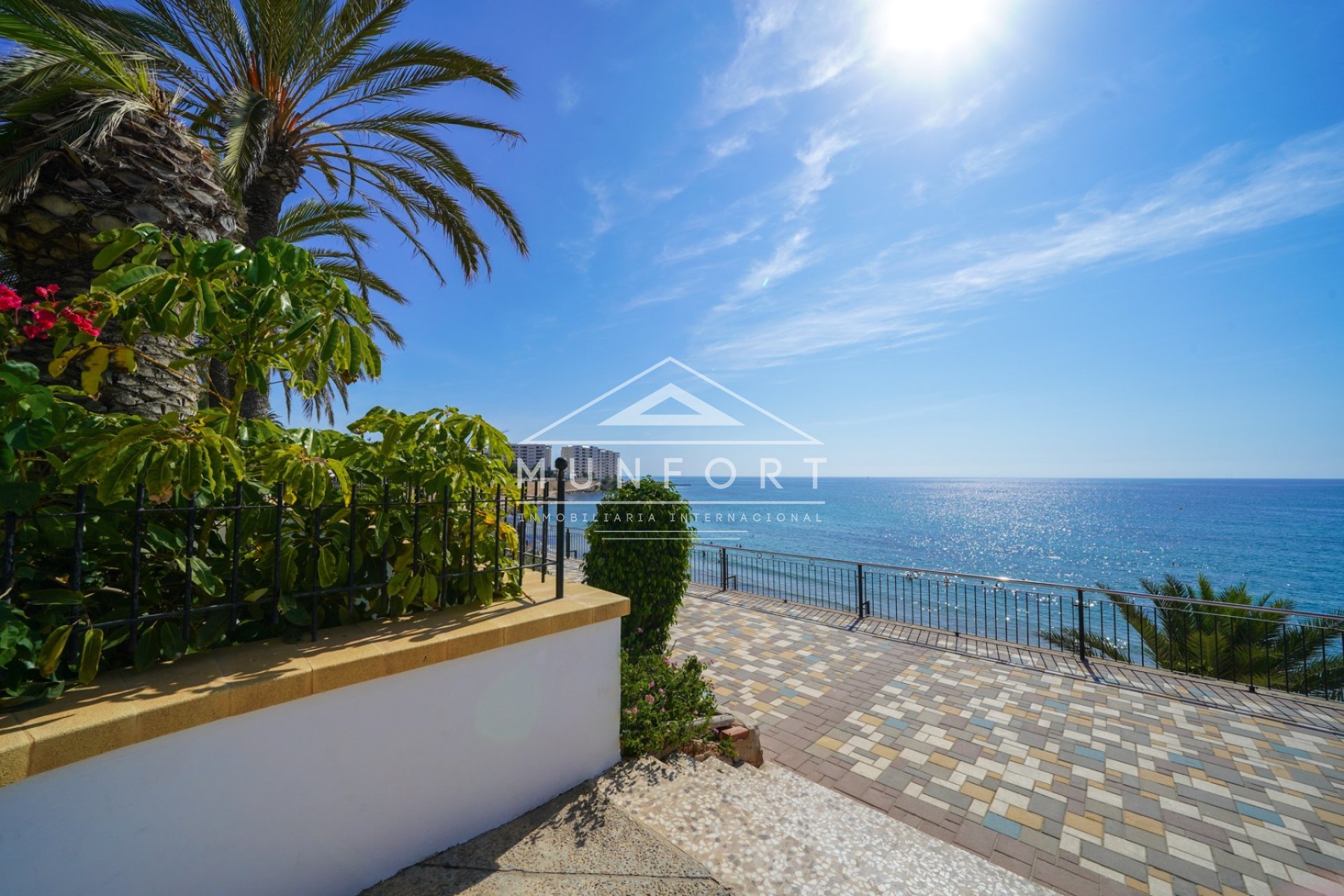 Resale - Apartments -
Orihuela Costa - Punta Prima