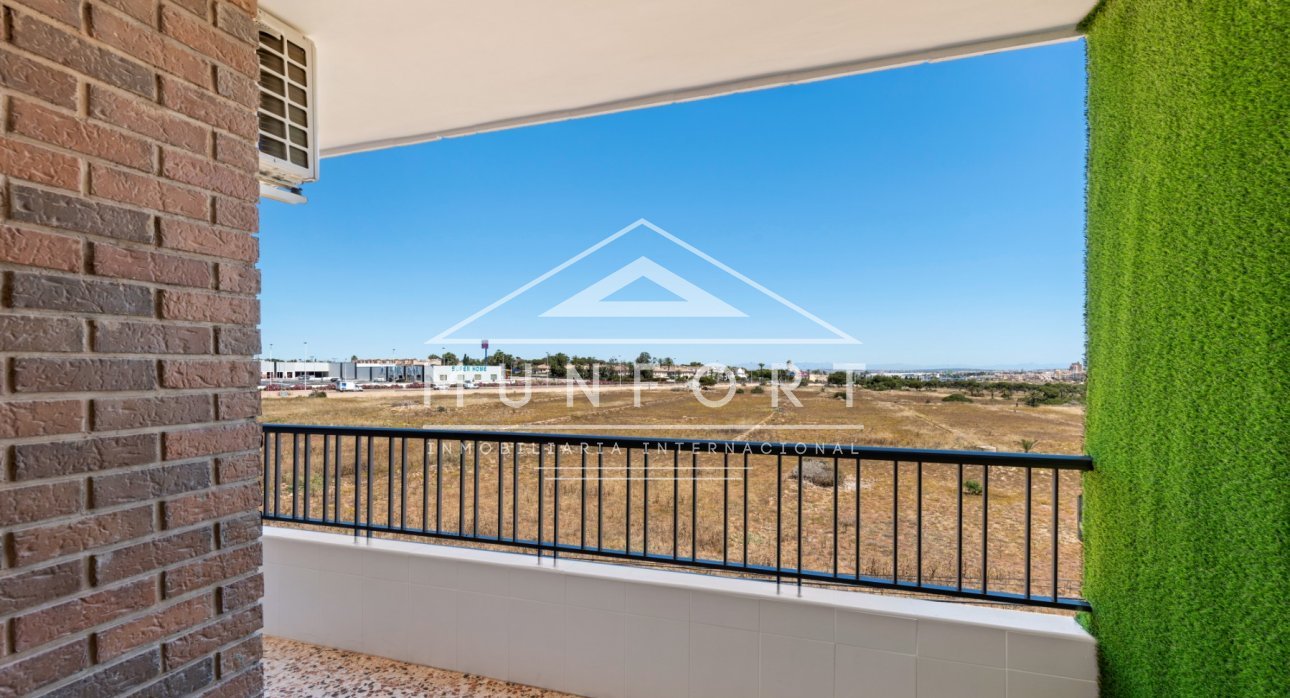 Resale - Apartments -
Orihuela Costa - Punta Prima