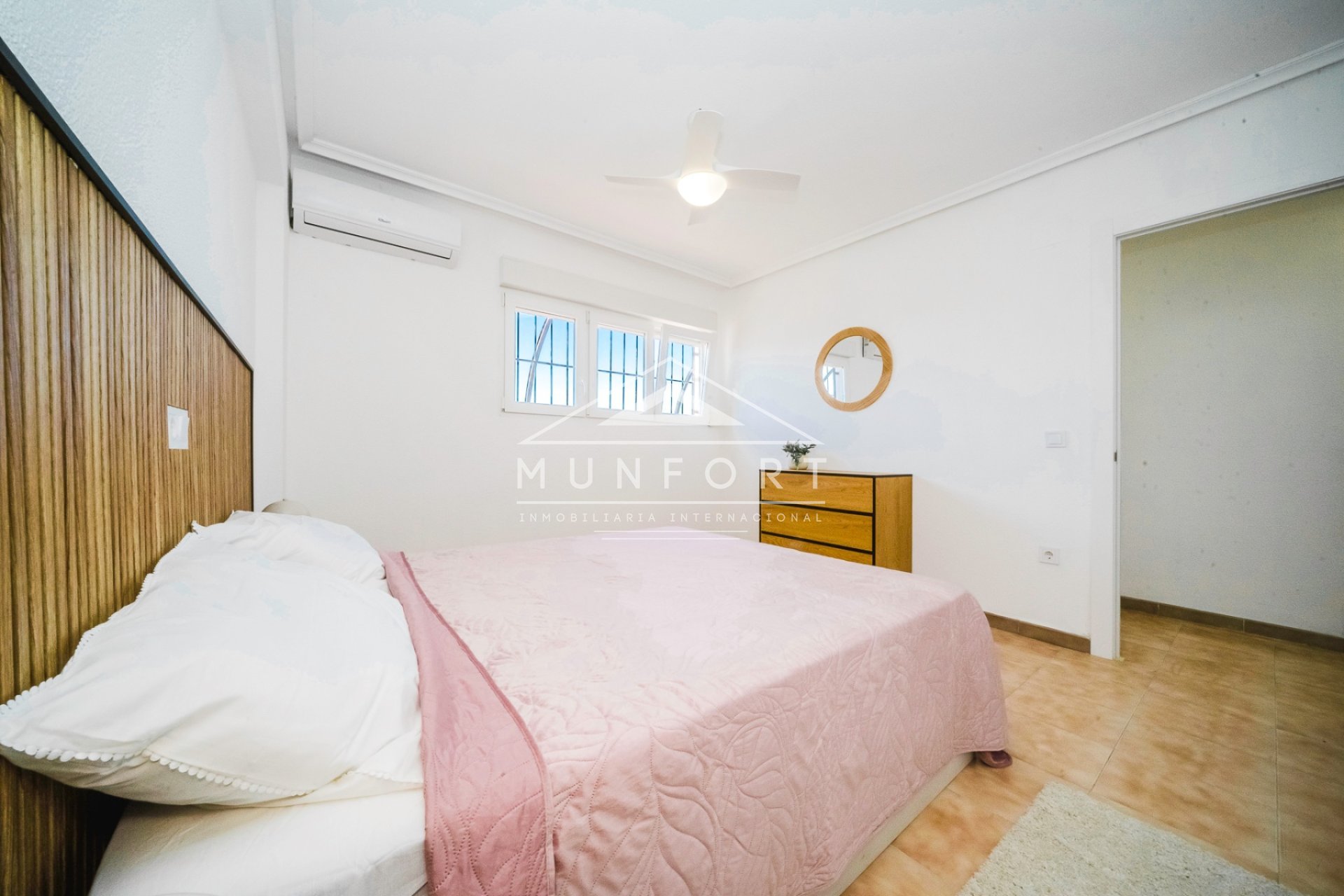 Resale - Apartments -
Orihuela Costa - Punta Prima