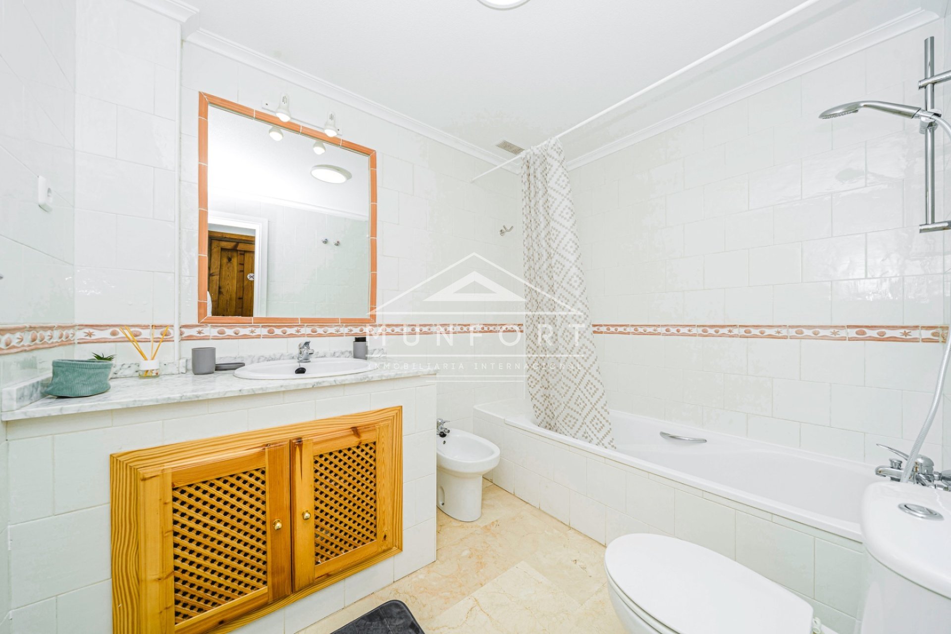 Resale - Apartments -
Orihuela Costa - Villamartín