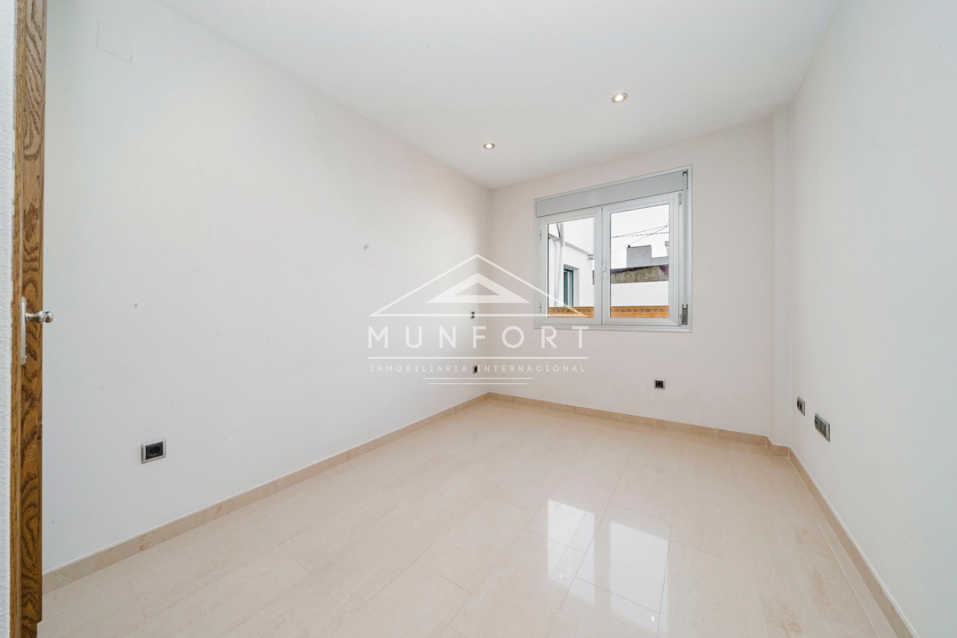 Resale - Building -
Pilar de la Horadada