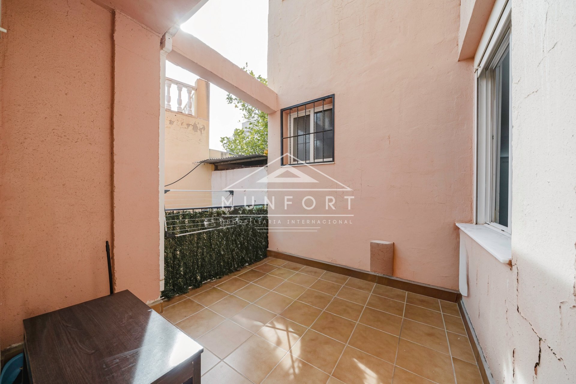 Resale - Building -
San Miguel de Salinas