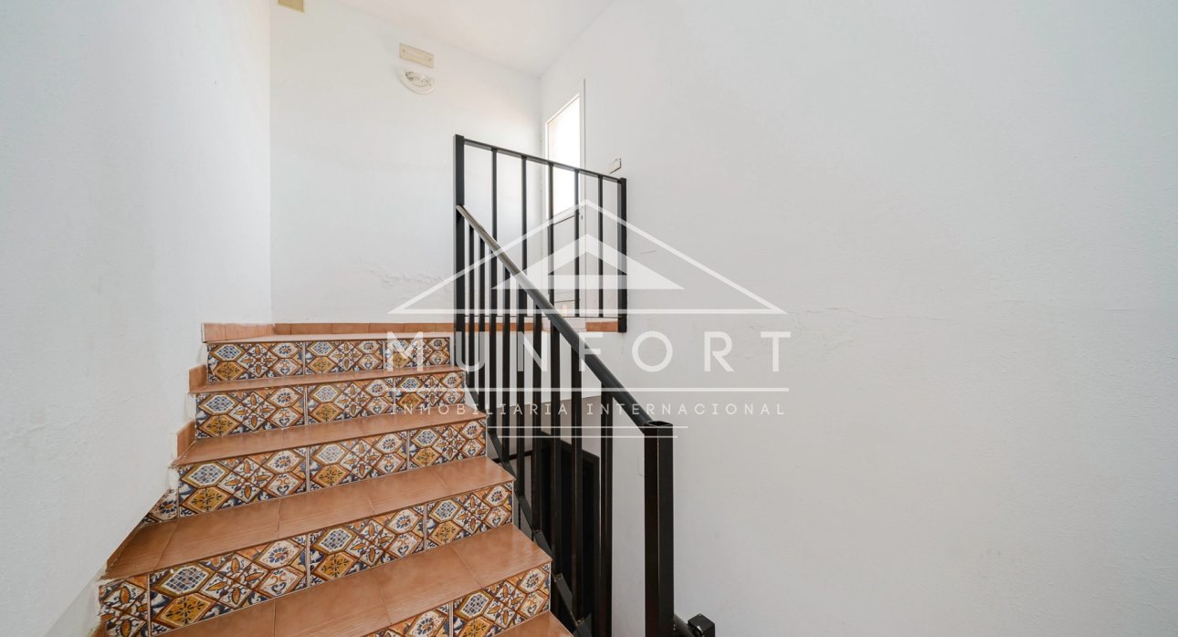 Resale - Building -
San Miguel de Salinas