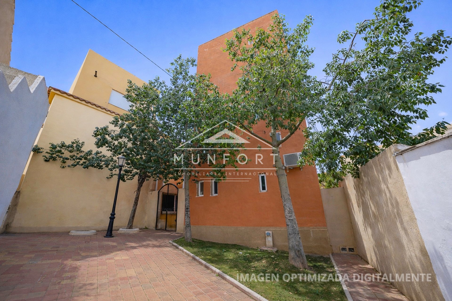 Resale - Building -
San Miguel de Salinas