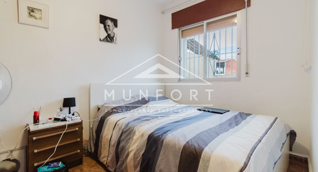 Resale - Bungalows -
Los Nietos