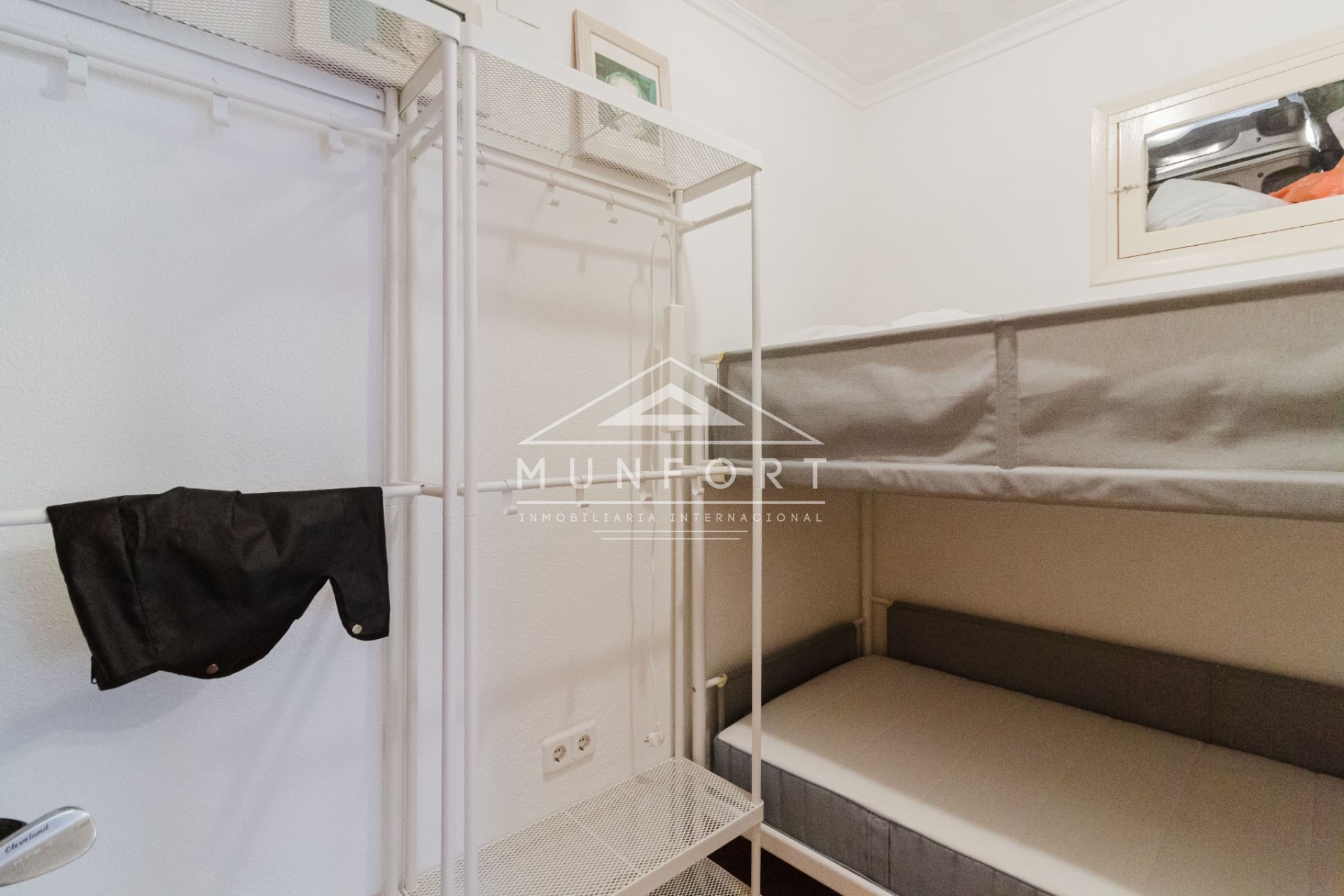 Resale - Bungalows -
Los Nietos