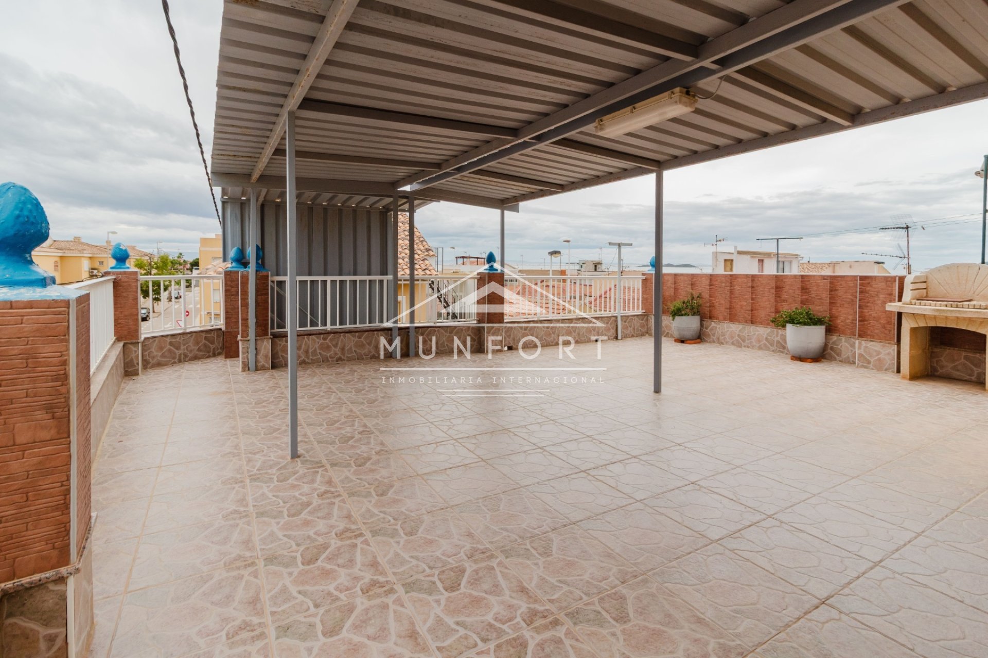 Resale - Bungalows -
Los Nietos