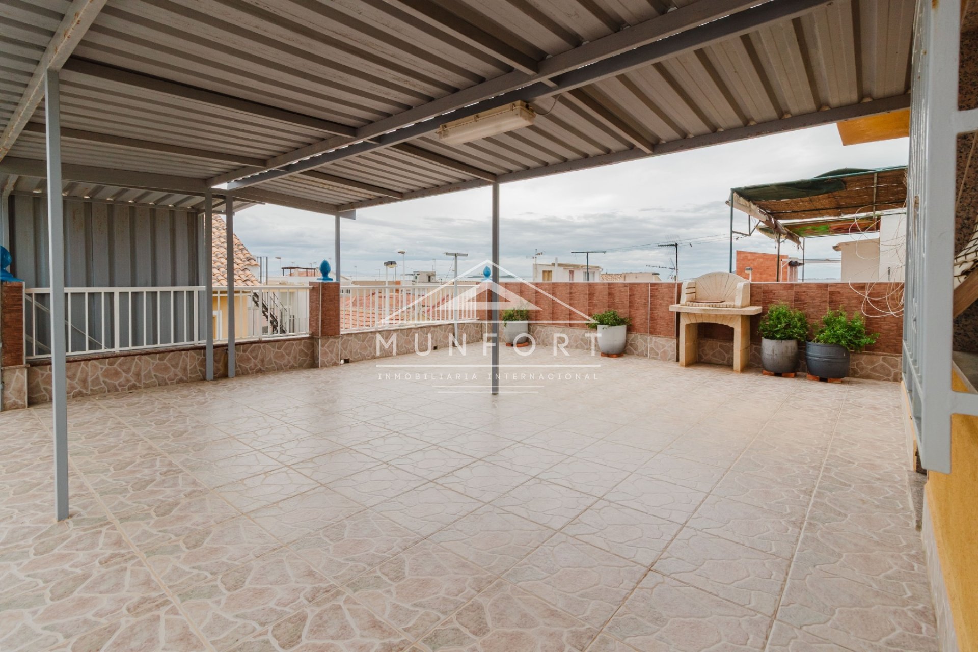 Resale - Bungalows -
Los Nietos