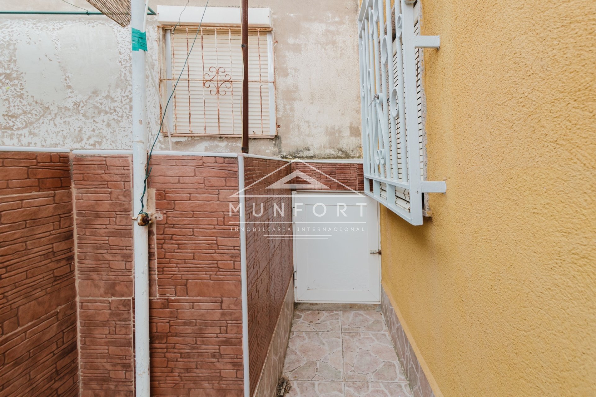 Resale - Bungalows -
Los Nietos