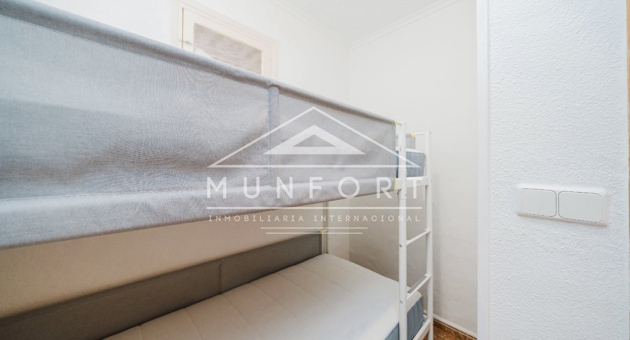 Resale - Bungalows -
Los Nietos