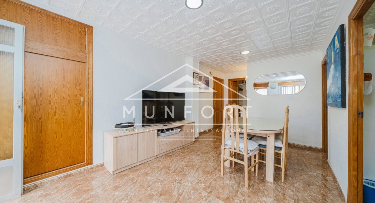 Resale - Bungalows -
Los Nietos