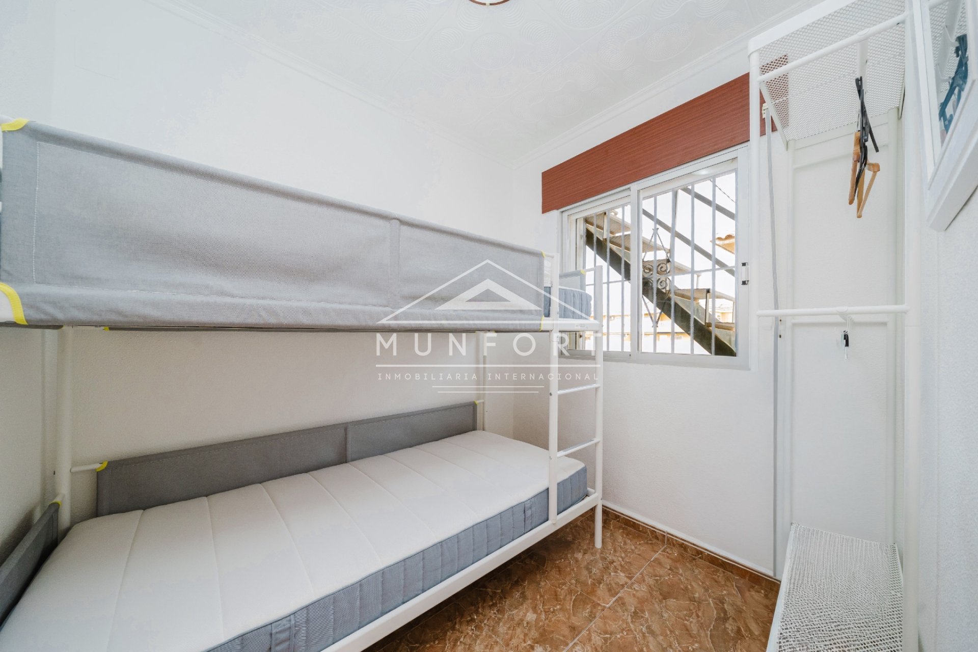 Resale - Bungalows -
Los Nietos