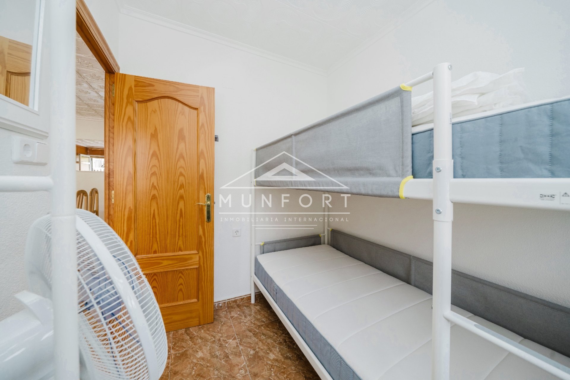 Resale - Bungalows -
Los Nietos