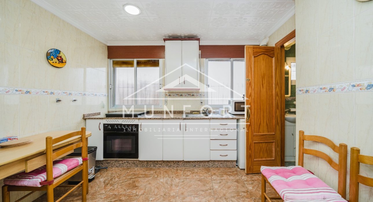 Resale - Bungalows -
Los Nietos