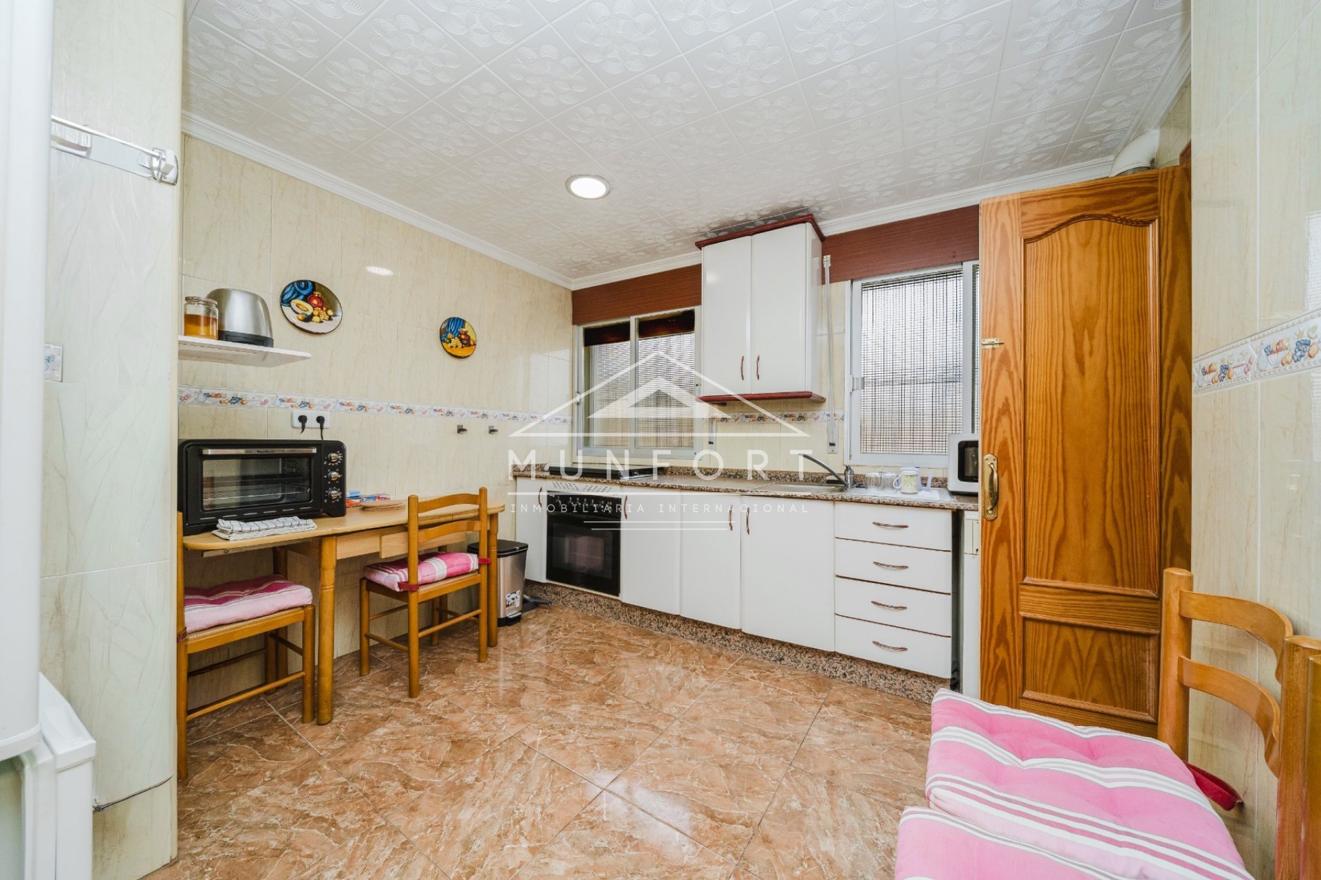 Resale - Bungalows -
Los Nietos