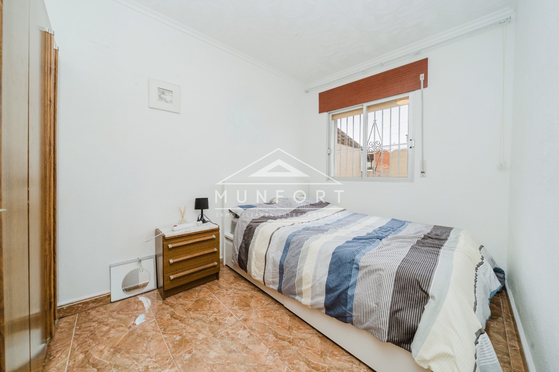 Resale - Bungalows -
Los Nietos