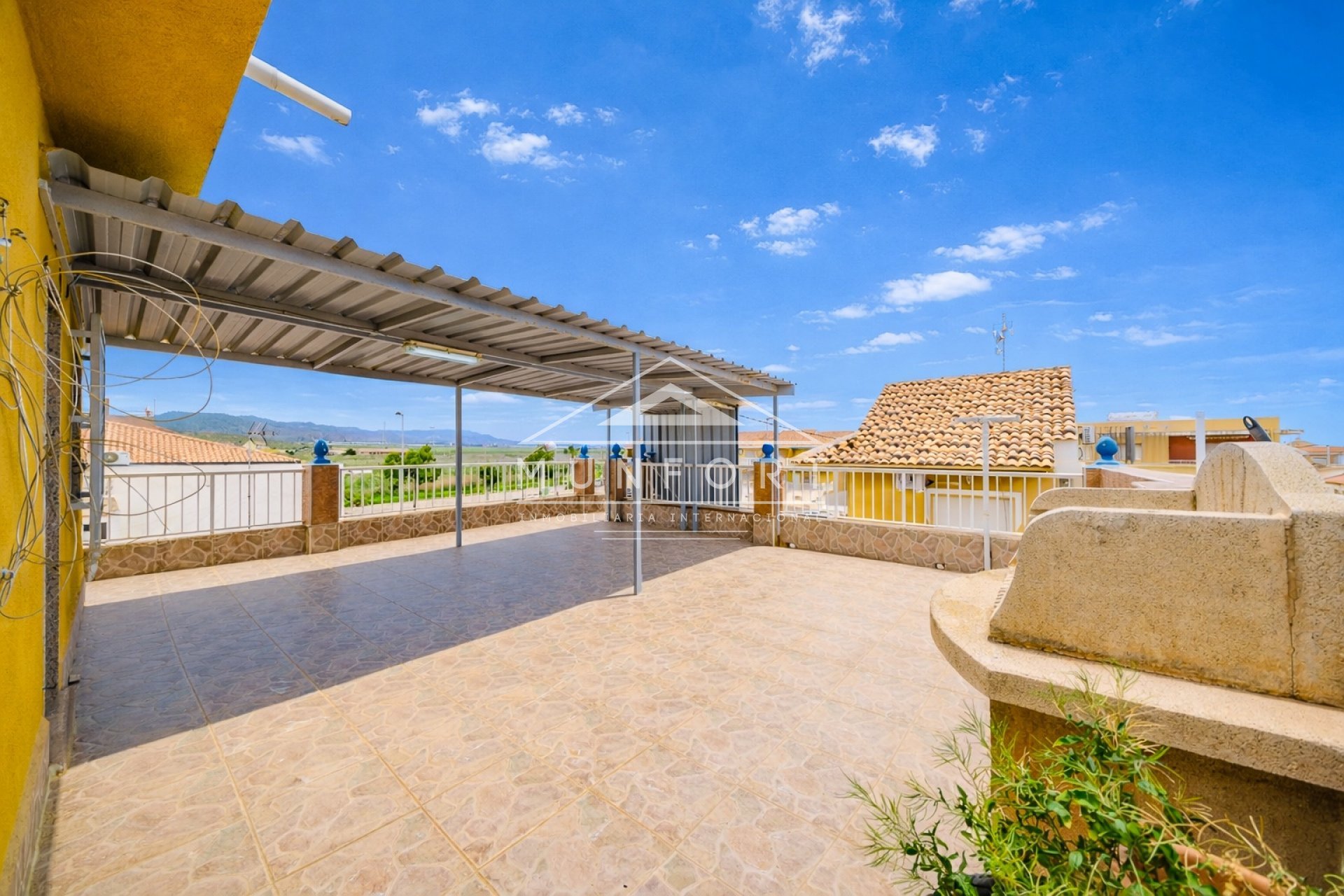 Resale - Bungalows -
Los Nietos