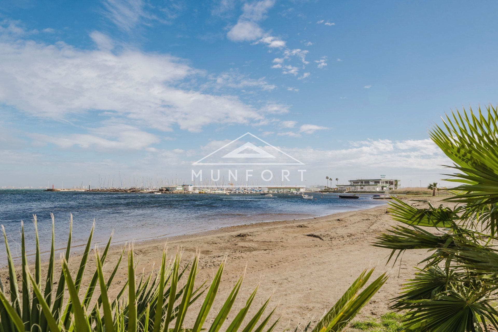 Resale - Bungalows -
Los Nietos