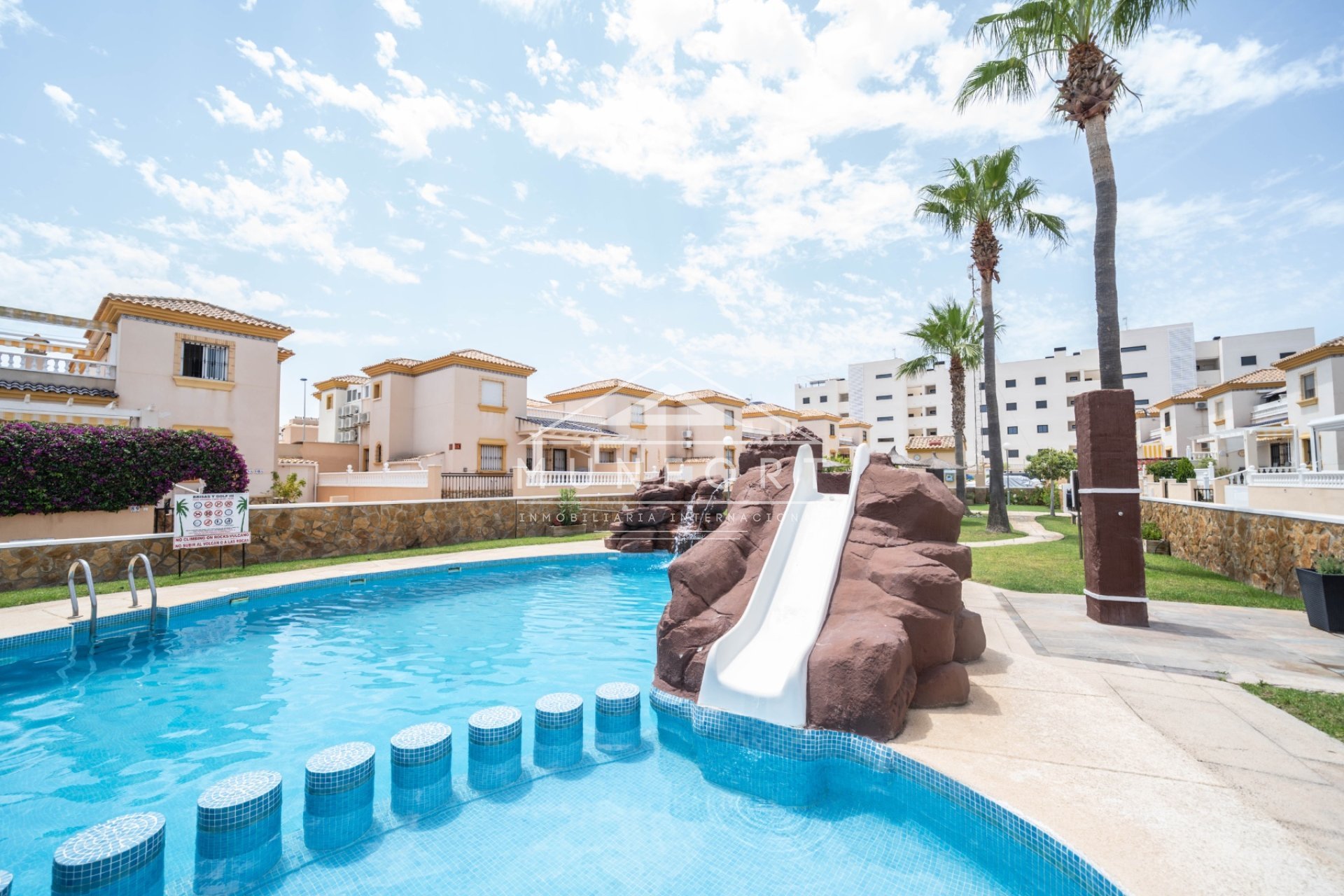 Resale - Bungalows -
Orihuela Costa - Los Dolses