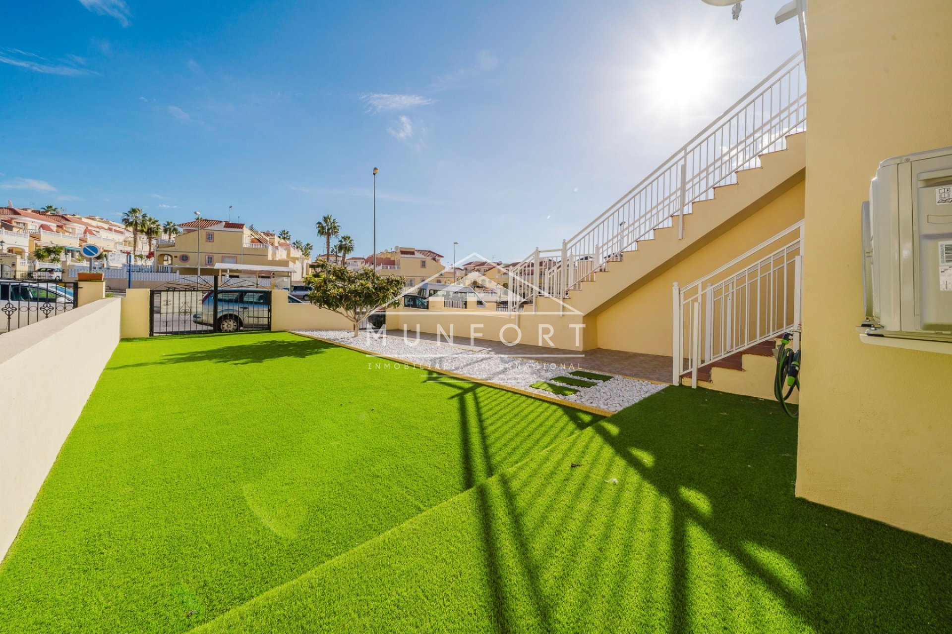 Resale - Bungalows -
Orihuela Costa - Villamartín