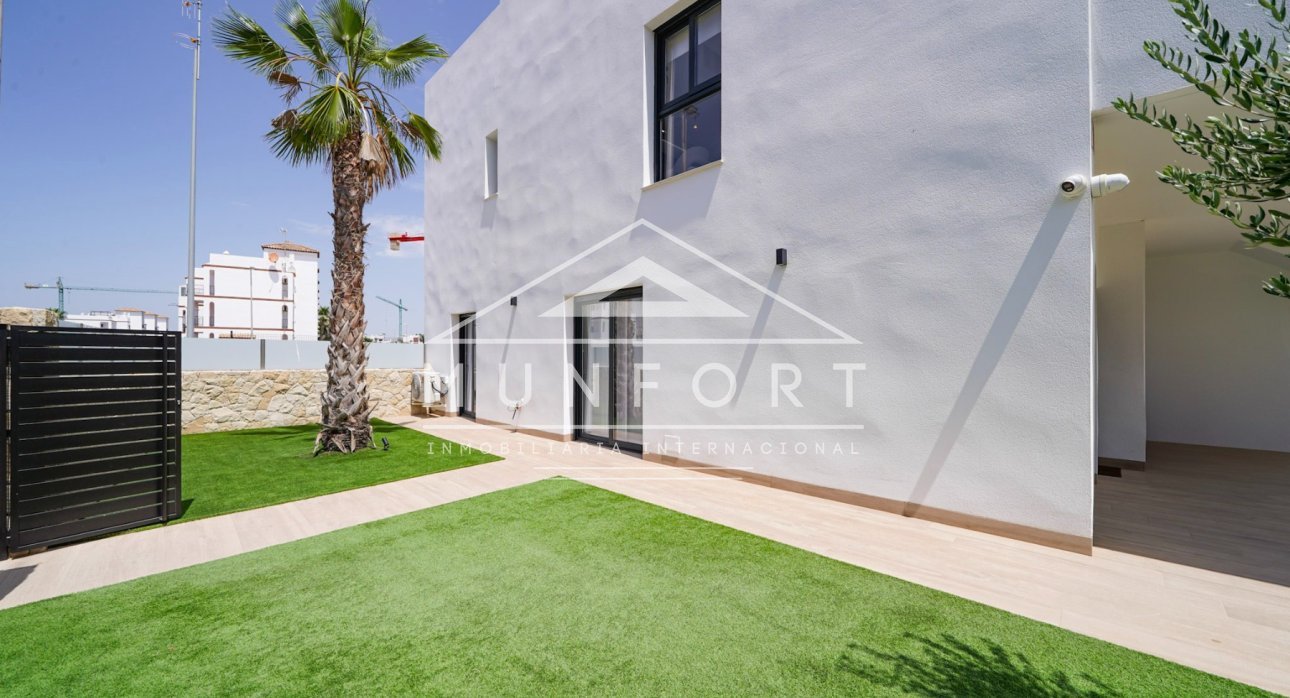 Resale - Bungalows -
Pilar de la Horadada