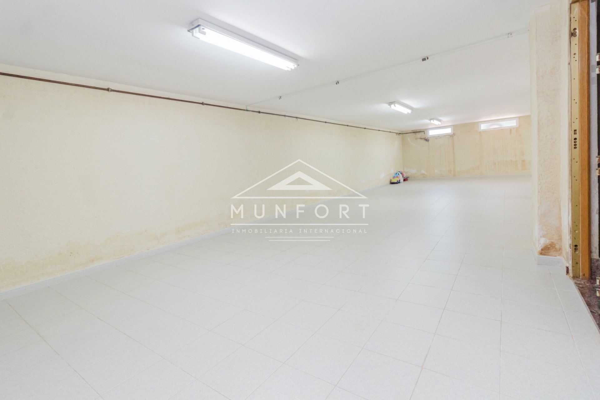 Resale - Commercial premises -
Alcázares, Los