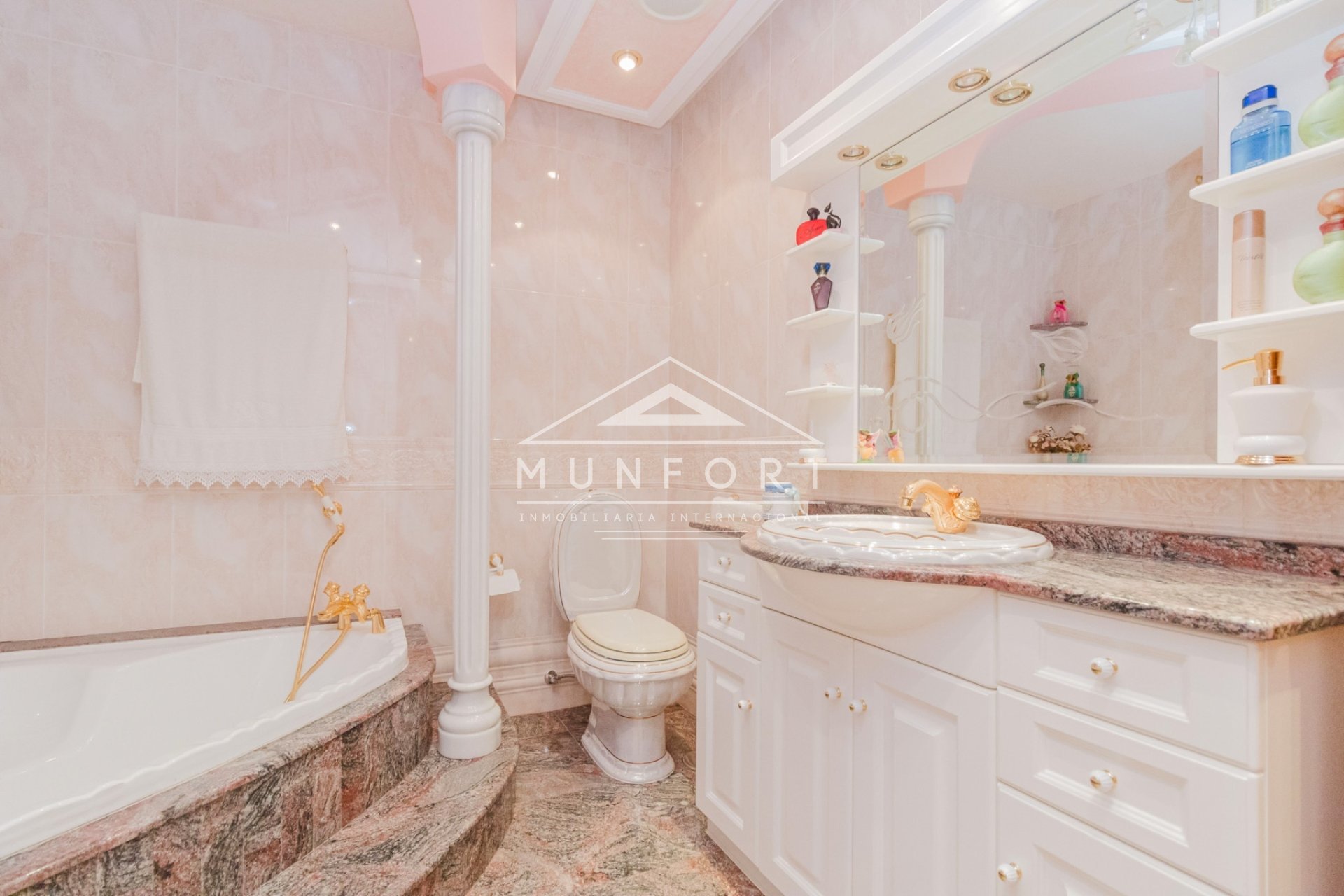 Resale - Commercial premises -
Alcázares, Los