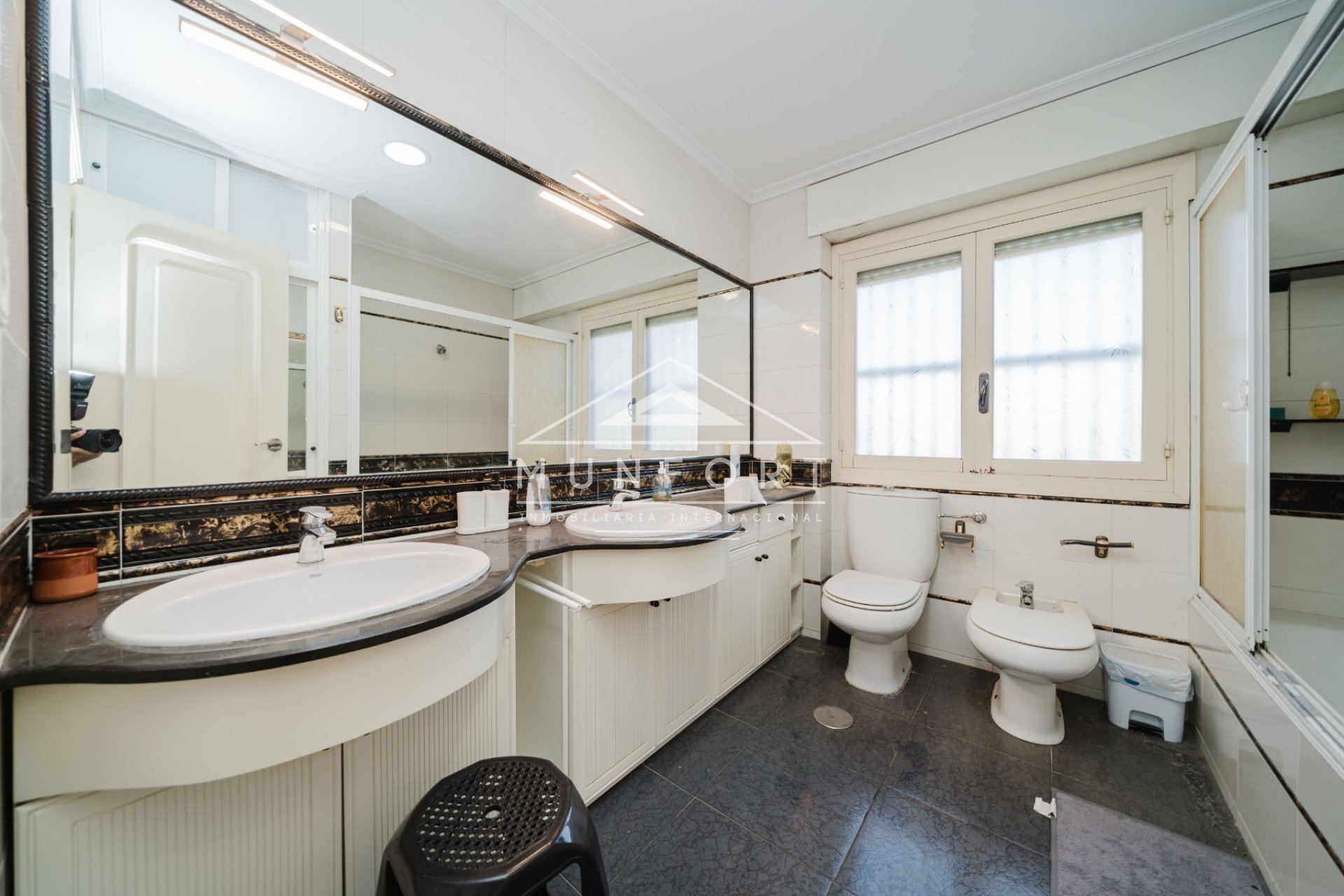 Resale - Commercial premises -
ALICANTE - Alicante