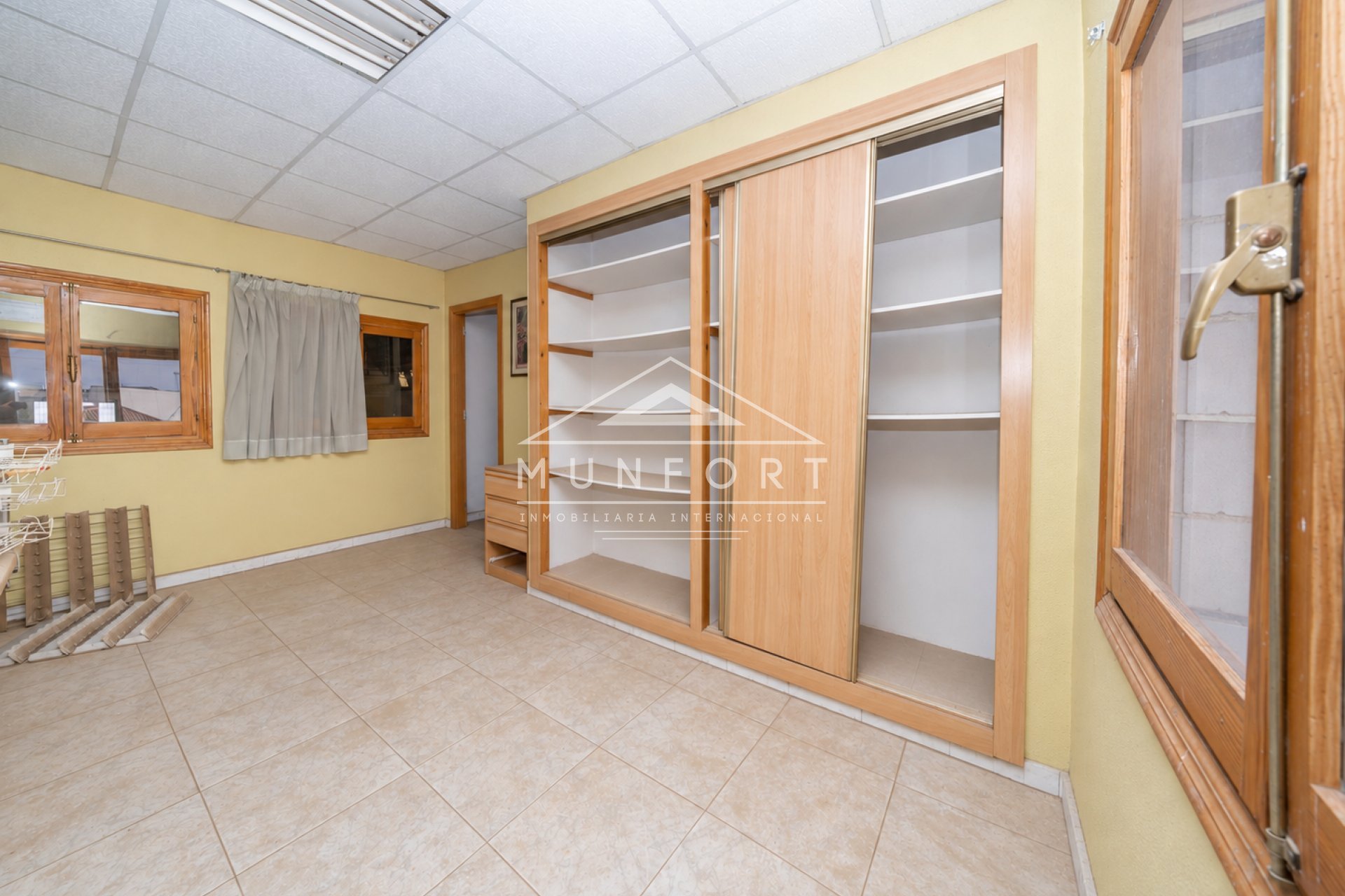 Resale - Commercial premises -
Bigastro