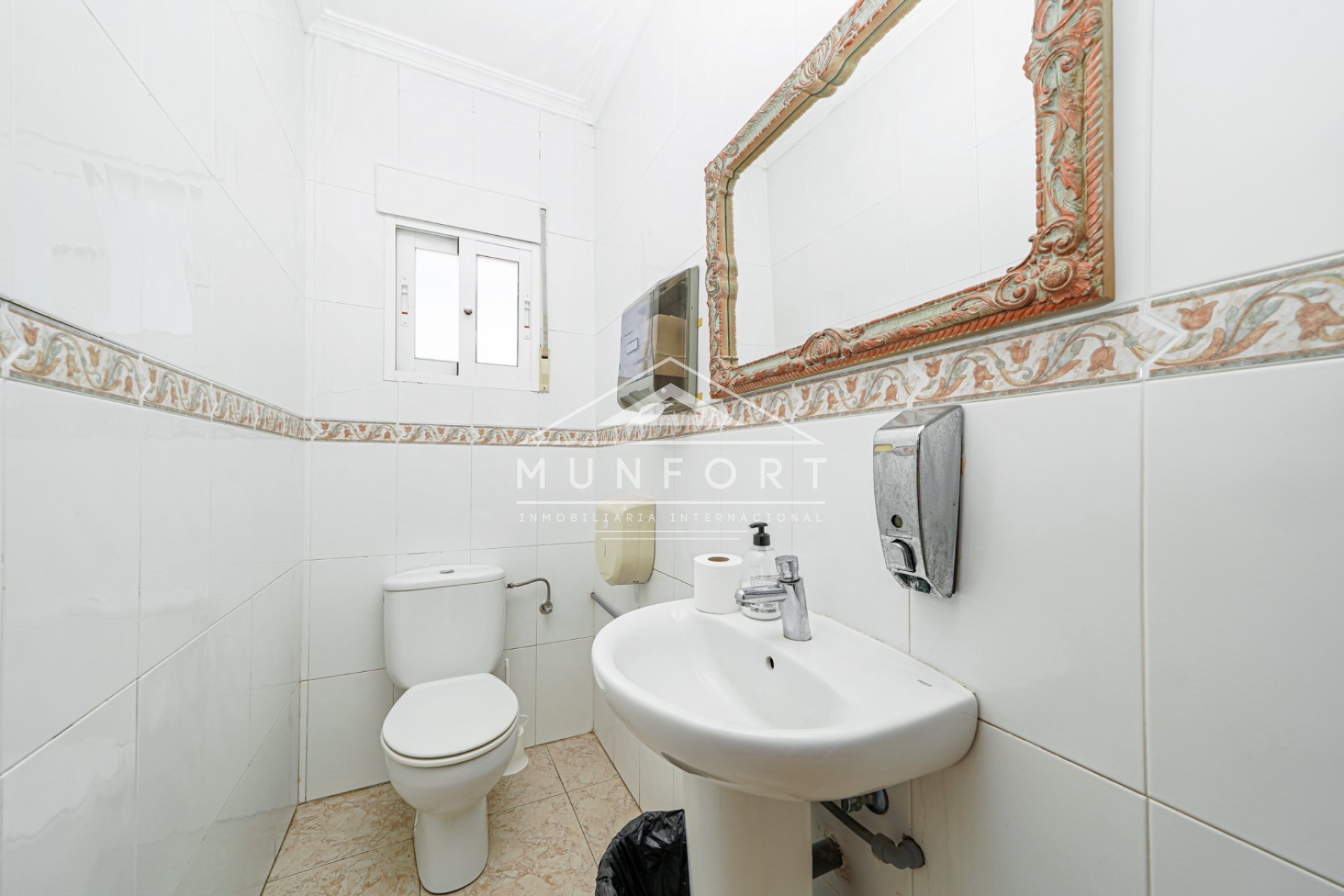 Resale - Commercial premises -
Murcia - GEA Y TRUYOLS