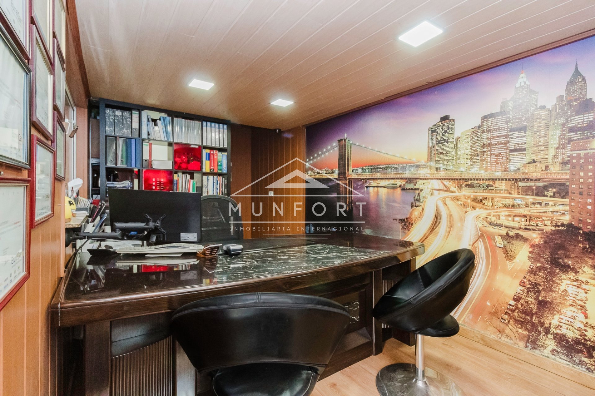 Resale - Commercial premises -
Torrevieja - Centro - Torrevieja